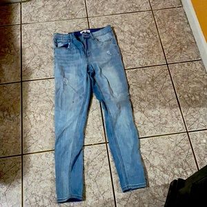 Light washed lightly ripped jeans NEW
